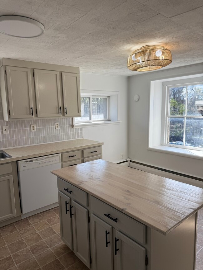 3656 Main St, Unit apartment 2, Unit apartment 2