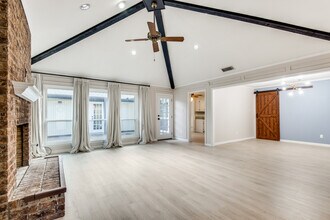 3915 St Christopher Ln in Dallas, TX - Foto de edificio - Building Photo