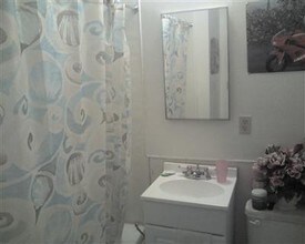 5756-5760 Nina Way in Sacramento, CA - Building Photo - Building Photo