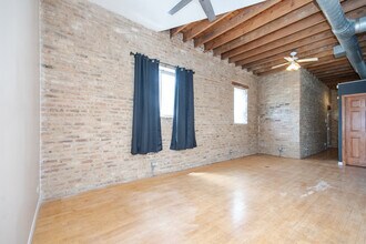 2849 W Belmont Ave in Chicago, IL - Building Photo - Building Photo