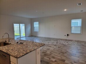 2128 NW 247th Dr in Newberry, FL - Building Photo - Building Photo