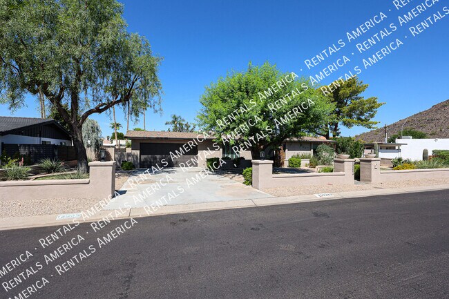13242 N 11th Ave in Phoenix, AZ - Building Photo - Building Photo