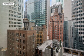 60 E 55th St in New York, NY - Foto de edificio - Building Photo