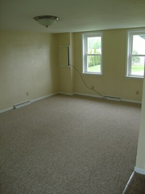 415 Oak Dr, Unit Fl. 1 in Mercer, PA - Building Photo - Building Photo