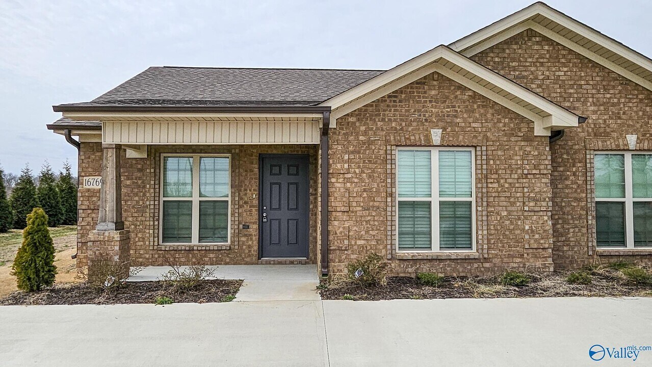 16771 Newby Chapel Rd in Athens, AL - Building Photo