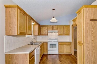 221 S Maize Rd in Wichita, KS - Foto de edificio - Building Photo