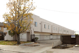 15609 Belshire Ave in Norwalk, CA - Foto de edificio - Building Photo