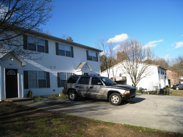 Dutch Valley Apartments in Knoxville, TN - Building Photo - Building Photo