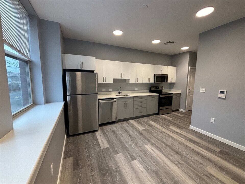 30 Beacham St in Everett, MA - Building Photo
