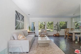 3031 S Bentley Ave in Los Angeles, CA - Building Photo - Building Photo