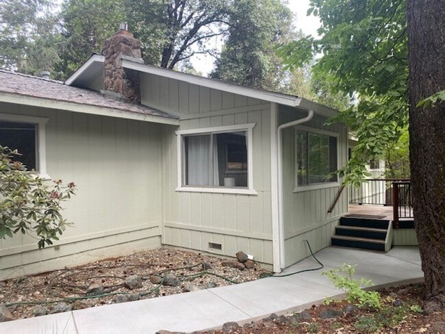 12522 Mayflower Dr in Nevada City, CA - Building Photo - Building Photo