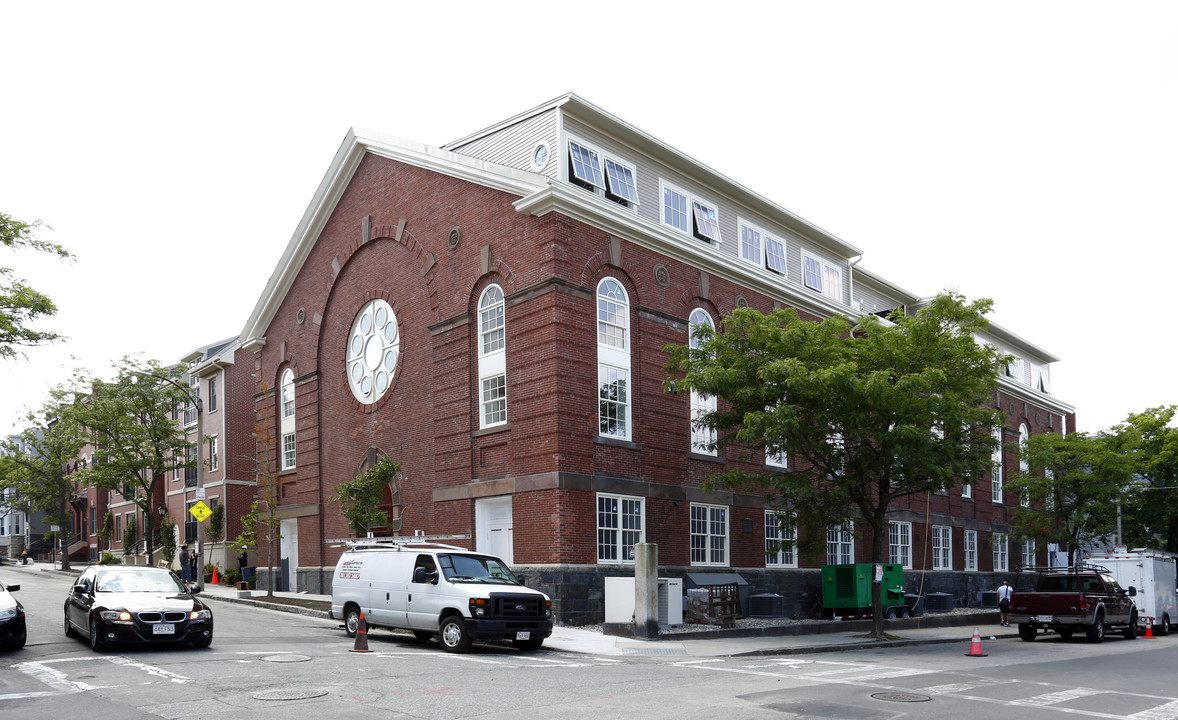 616 E 4th St in Boston, MA - Foto de edificio