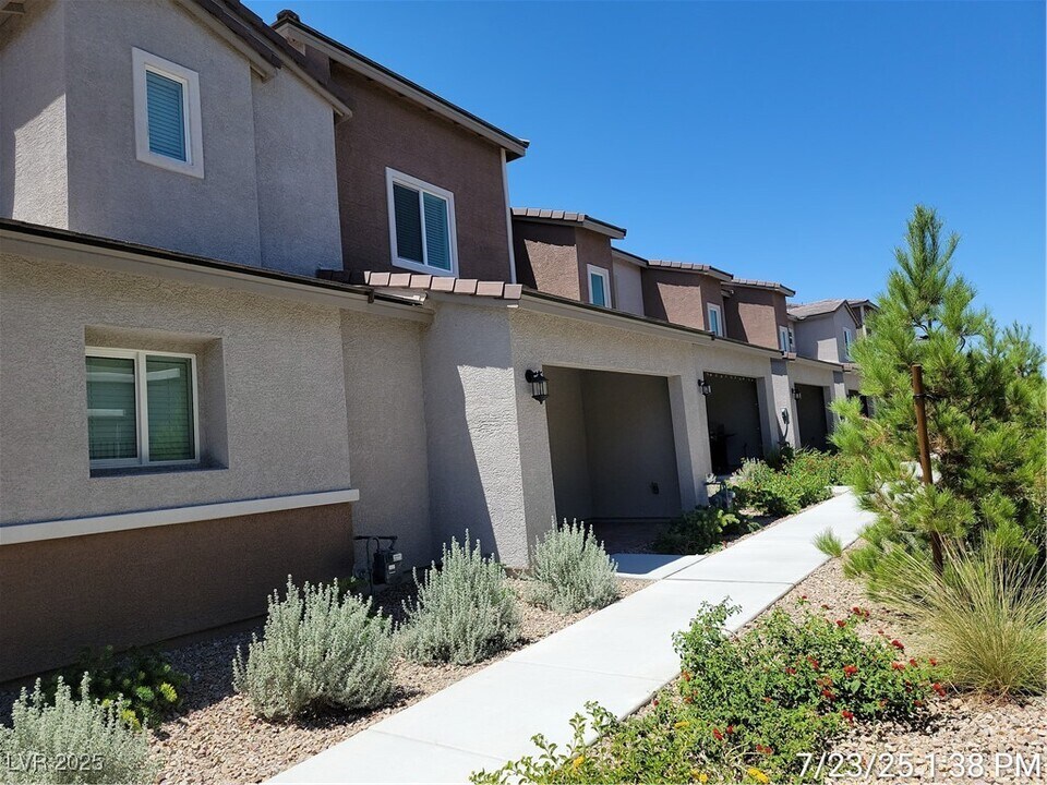 6248 Foxes Dl St in Las Vegas, NV - Building Photo