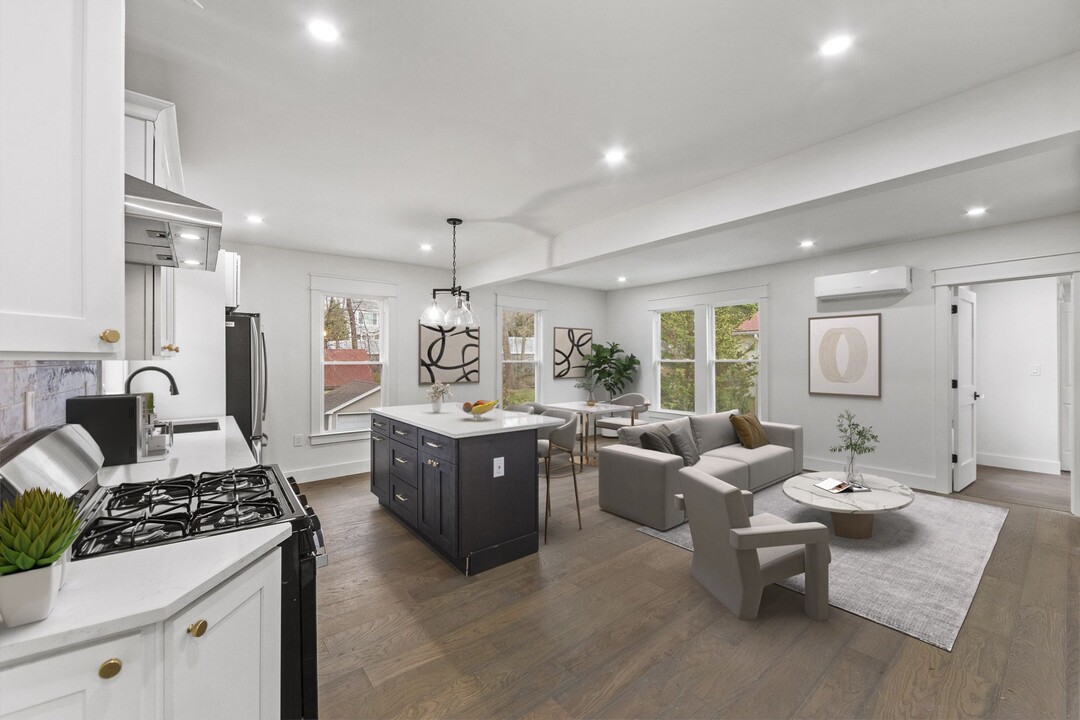 69 E Clinton Ave in Tenafly, NJ - Building Photo