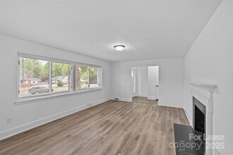 1601 Gambia St in Charlotte, NC - Building Photo - Building Photo