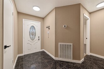 614 Northaire Dr in Houston, TX - Building Photo - Building Photo