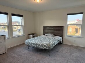 13930 Wool Pk in San Antonio, TX - Foto de edificio - Building Photo