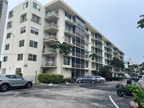 1750 NE 115th St in Miami, FL - Building Photo - Building Photo