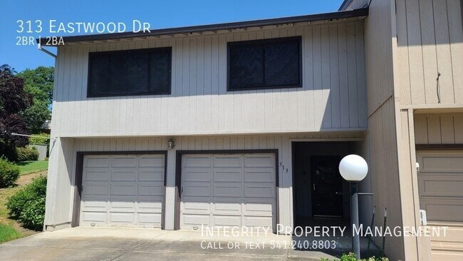 313 Eastwood Dr in Medford, OR - Building Photo - Building Photo