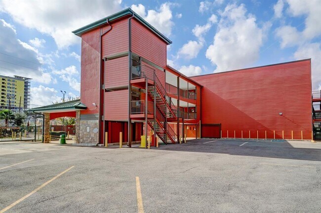 1025 Swanson St photo'