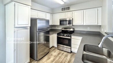 5710 E Tropicana Ave in Las Vegas, NV - Building Photo - Building Photo