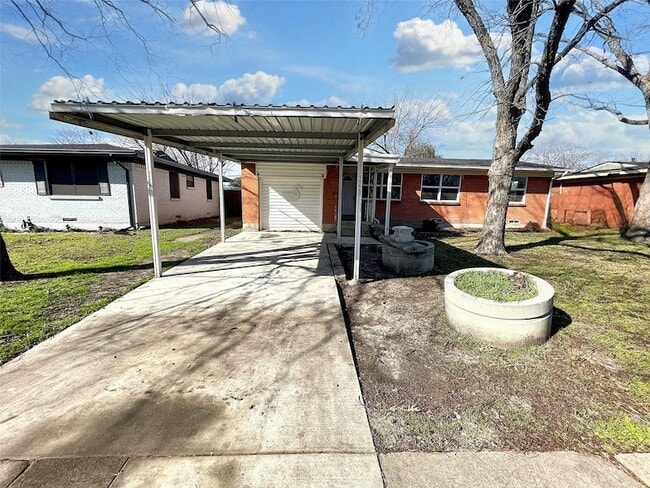 property at 1729 Longview St