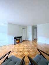 2601 Pennsylvania Ave, Unit Parkway Condominium 115 in Philadelphia, PA - Foto de edificio - Building Photo