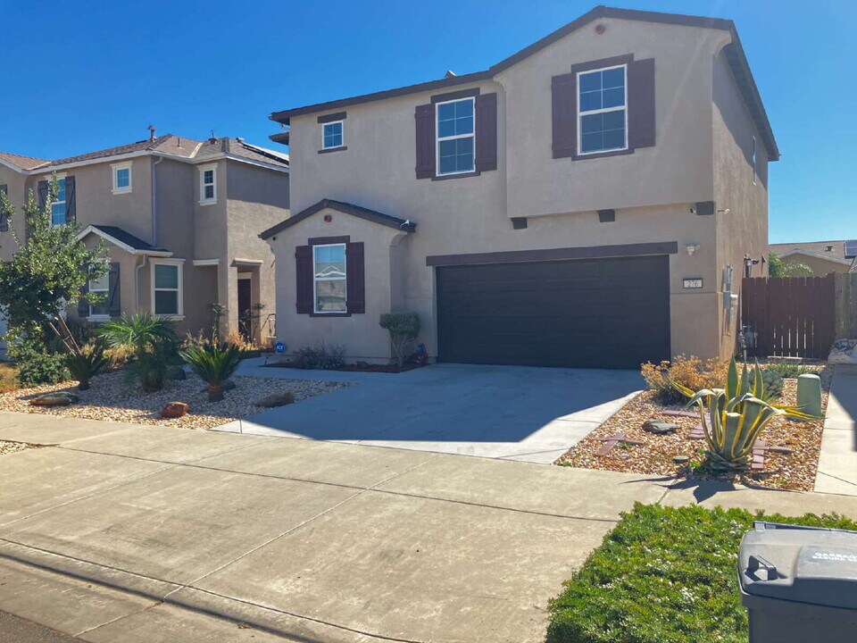 276 Ostrander Ave in Merced, CA - Building Photo
