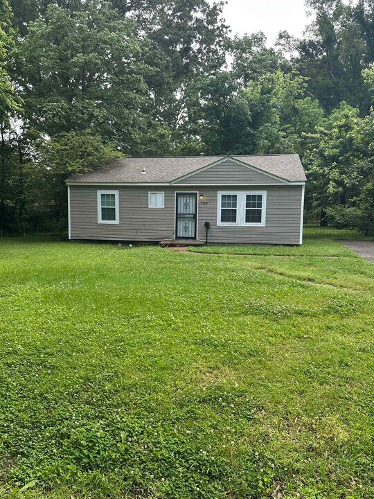 7814 Commodore Rd in Millington, TN - Building Photo