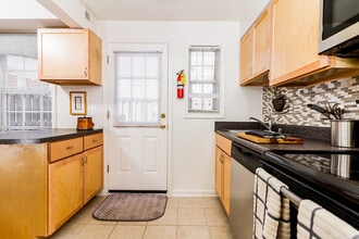 Kingsley Commons Townhouses in Falls Church, VA - Foto de edificio - Building Photo