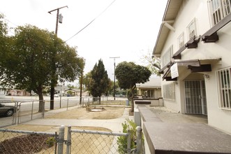 210 Kendall Ave in San Bernardino, CA - Foto de edificio - Building Photo