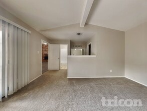 11519 Perry Rd in Houston, TX - Foto de edificio - Building Photo