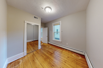 17 Beacon St, Unit 1 in Somerville, MA - Foto de edificio - Building Photo