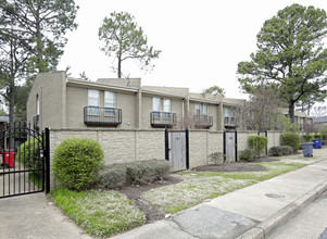 Poplar East Condominiums in Memphis, TN - Building Photo - Building Photo