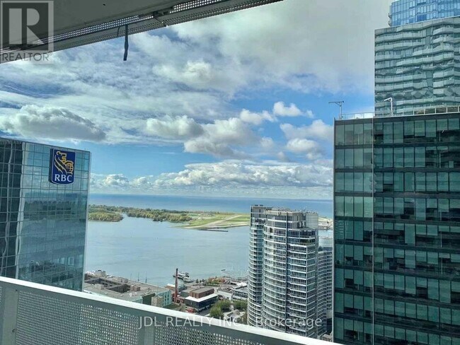 88 Harbour St in Toronto, ON - Building Photo - Building Photo