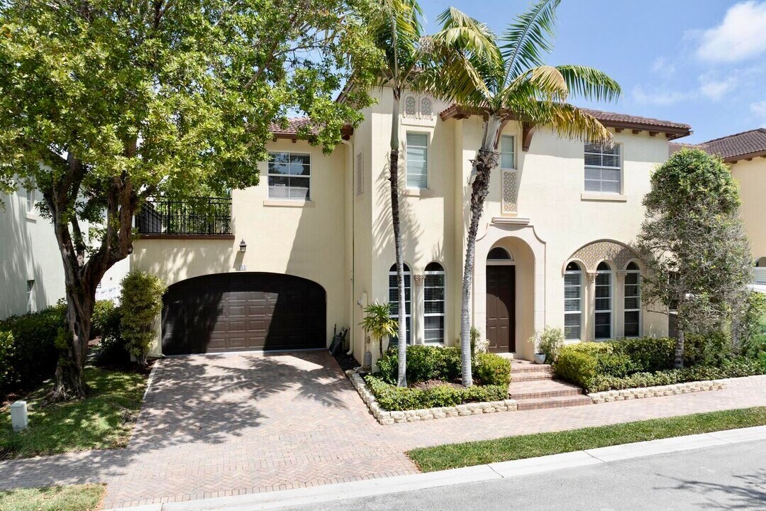 43 Via Poinciana St in Boca Raton, FL - Building Photo
