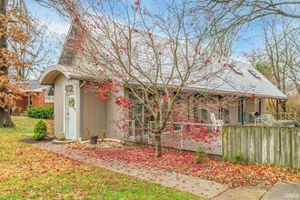 612 N Kerry Dr in Bloomington, IN - Foto de edificio - Building Photo