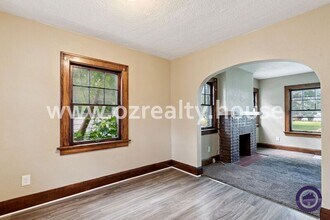 447 Sunset in Toledo, OH - Building Photo - Building Photo