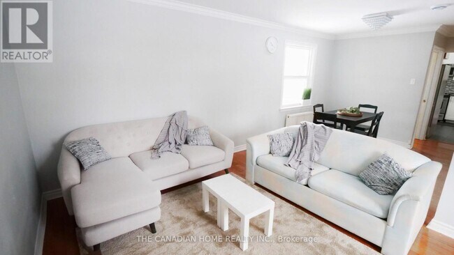 174 Patricia Ave in Toronto, ON - Building Photo - Building Photo