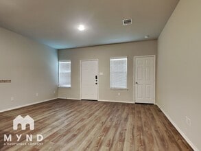 413 E Avenue G in Conroe, TX - Building Photo - Building Photo