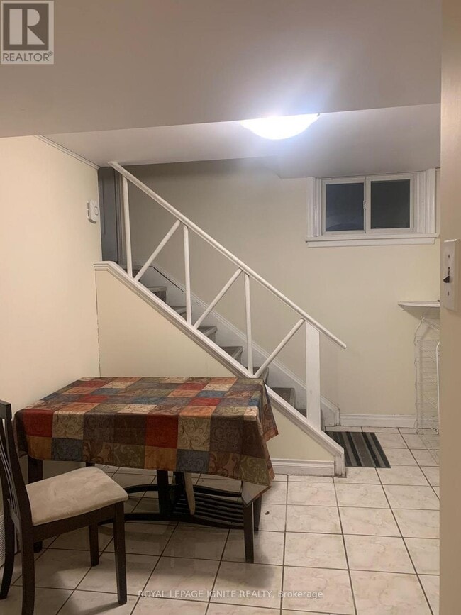 200 Phyllis Ave in Toronto, ON - Building Photo - Building Photo