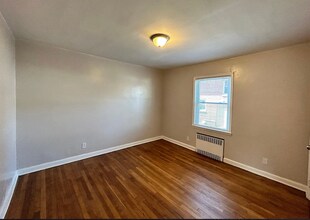 353 N Grove St, Unit L 1 in East Orange, NJ - Building Photo - Building Photo