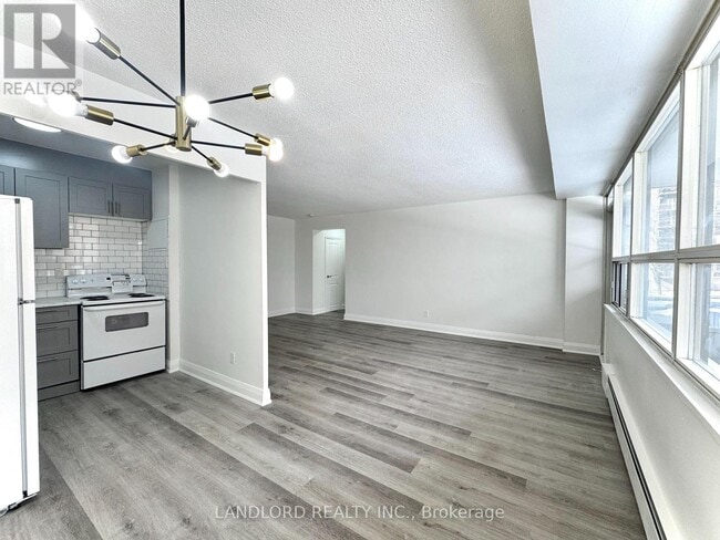 property at 17 Gulliver Rd