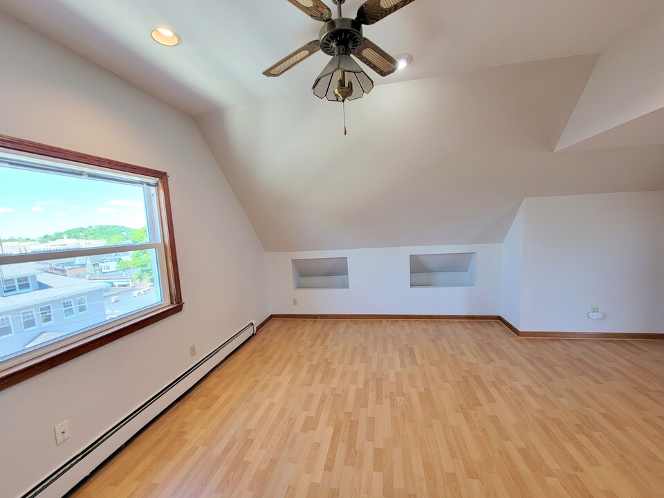 10 High St, Unit 3 in Malden, MA - Building Photo