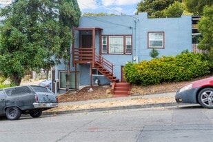 4500 San Carlos Ave in Oakland, CA - Building Photo