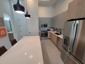 3352 NW 84th Ave, Unit B1 in Doral, FL - Foto de edificio - Building Photo