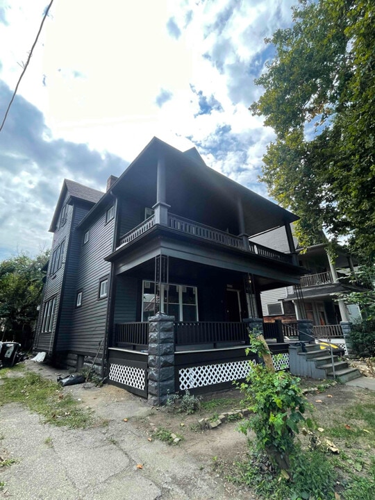 10012 Parkgate Ave-Unit -Third Floor in Cleveland, OH - Building Photo