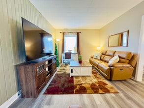 922 W Broadway St in Bradley, IL - Foto de edificio - Building Photo