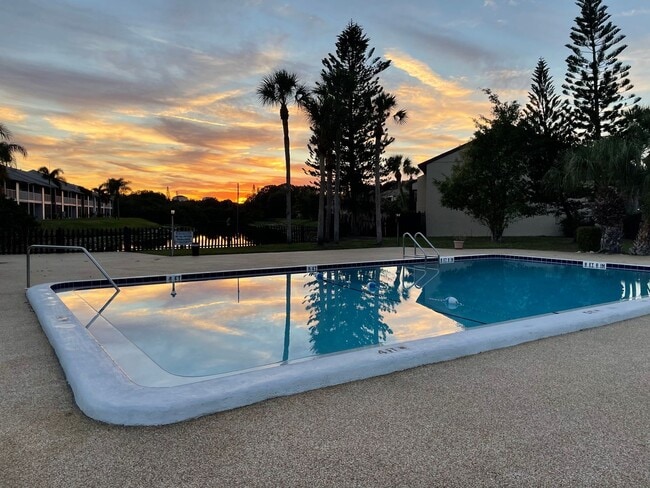 2744 Hidden Lake Blvd in Sarasota, FL - Building Photo - Building Photo