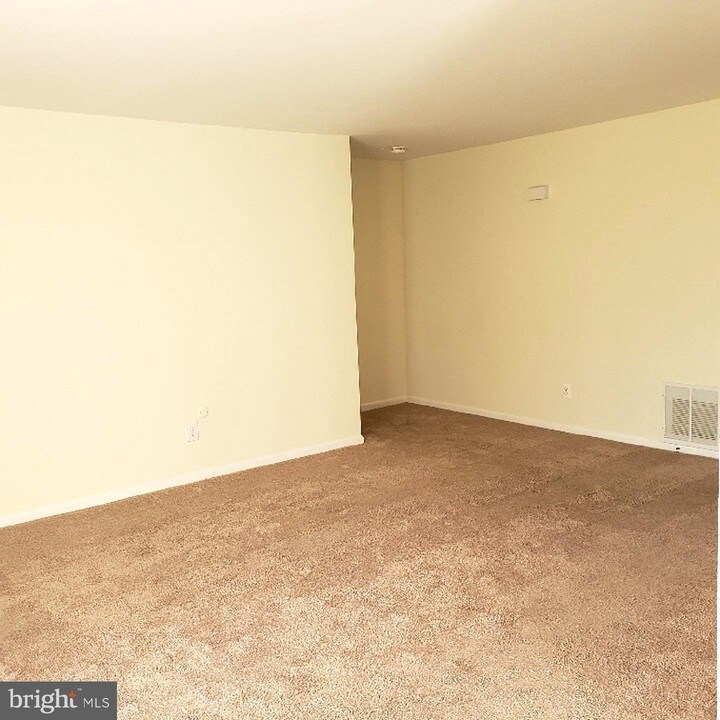 716 Winding Way in Westville, NJ - Building Photo